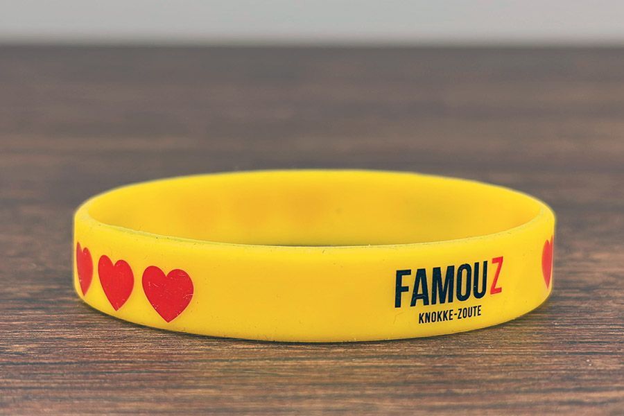 gele polsbandjes voor beachclub Famouz in Knokke-Zoute
